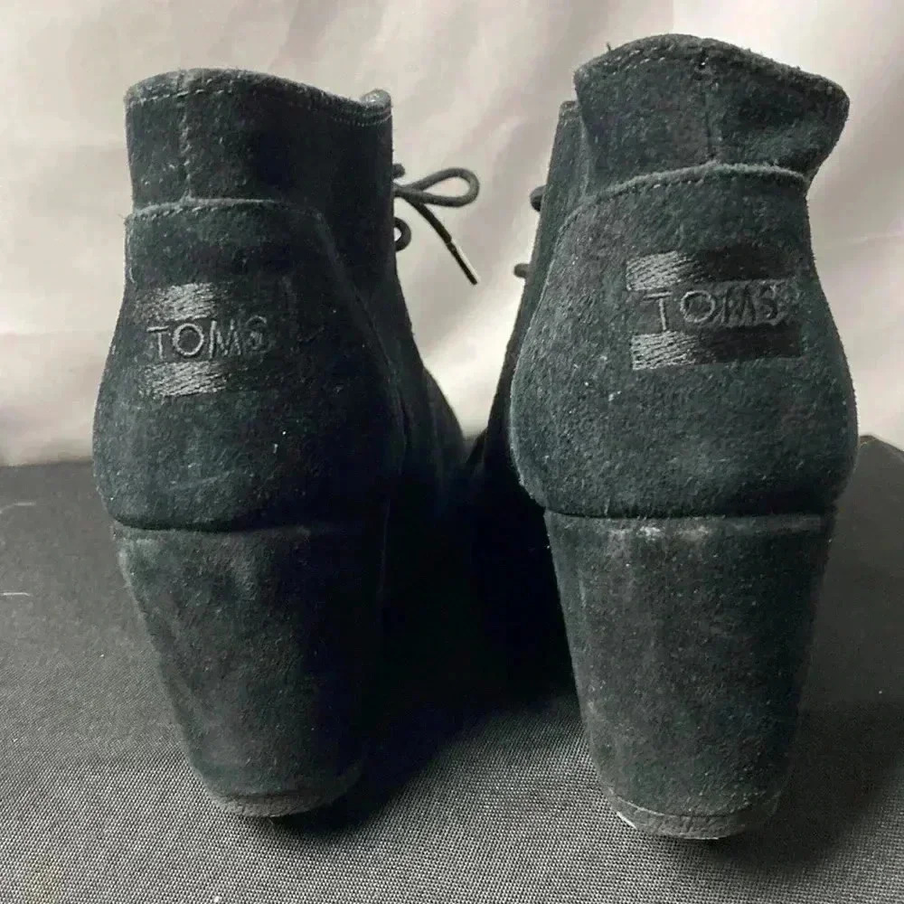 TOMS WO SIZE 8.5 BLACK WEDGE SHOES LACE UP PRINTED PATTERN INSIDE CLEAN - Picture 6 of 12